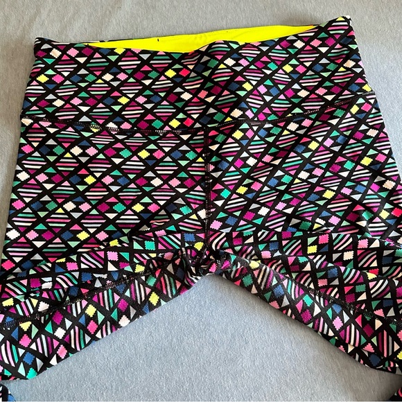 Victorias Secret Leggings - VSX - Colorful Geometric Pattern - LARGE SHORT - Picture 3 of 7